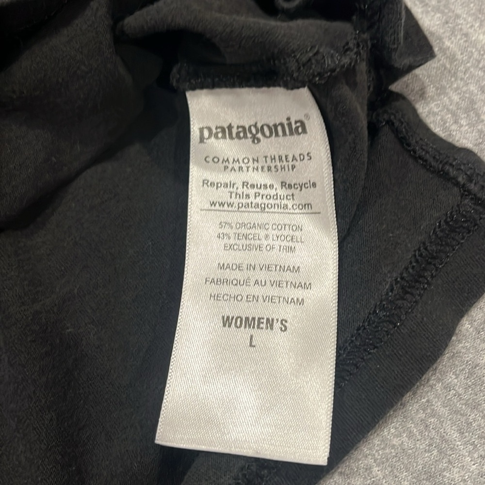 Patagonia women’s Large black tank top. - Picture 8 of 9